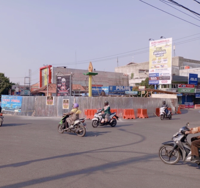 Percantik Keindahan Kota, Pemerintah Kota Metro Renovasi Tugu Pena ...