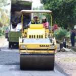 Bupati Ardito dan Ketua Tim PKK Lampung Tengah Meninjau Langsung Proses Perbaikan Ruas Jalan Menuju Objek Wisata Tirta Gangga