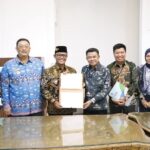 Bupati Ardito Terima Sertifikat Tanah dari ATR/BPN Lampung Tengah.
