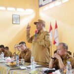 Plt. Bupati Lamteng Serahkan SPPT Pajak Bumi dan Bangunan Perdesaan dan Perkotaan